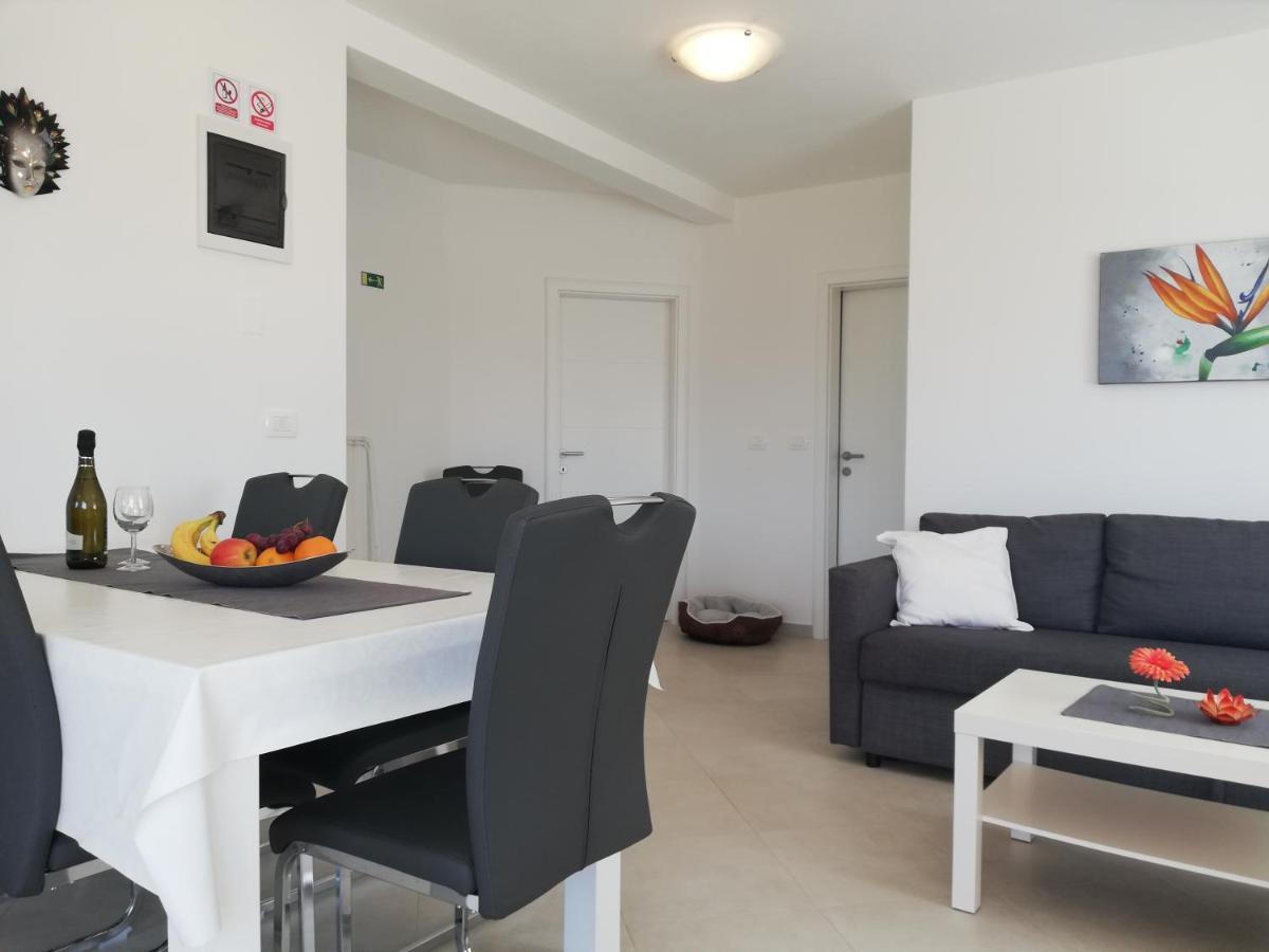Apartments Oleander Lovrecica-Residence With Pool Exterior foto