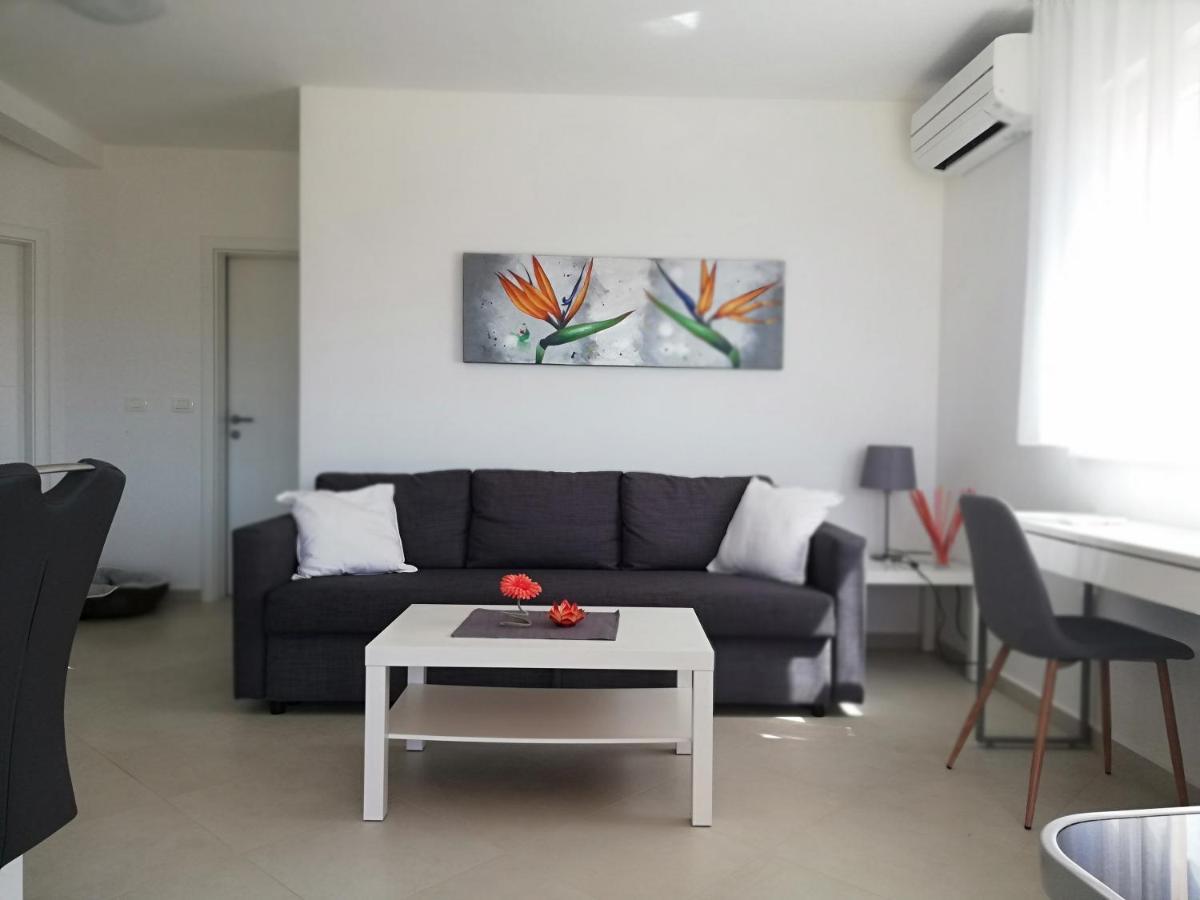 Apartments Oleander Lovrecica-Residence With Pool Exterior foto