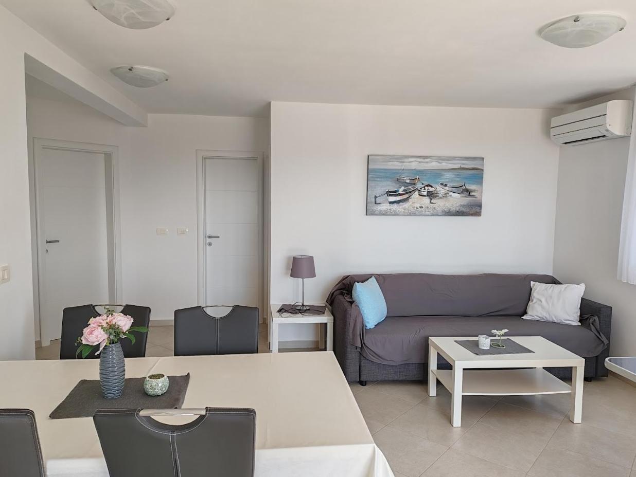 Apartments Oleander Lovrecica-Residence With Pool Exterior foto